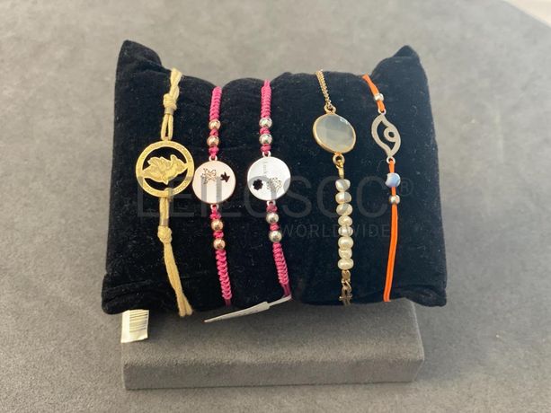 Pulseiras em prata e outros materiais