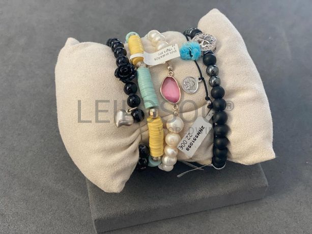 Pulseiras em prata e outros materiais