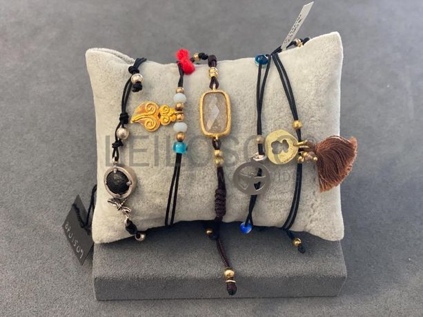 Pulseiras em prata e outros materiais