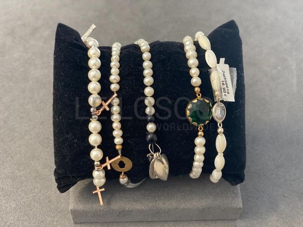 Pulseiras em prata e outros materiais