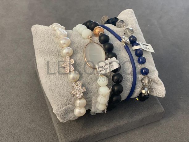 Pulseiras em prata e outros materiais