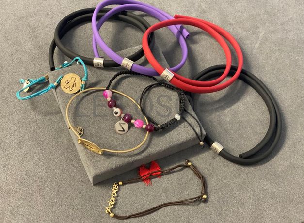 Pulseiras em prata e outros materiais