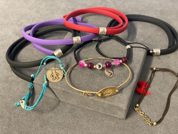 Pulseiras em prata e outros materiais