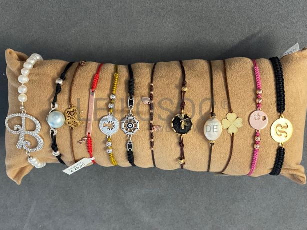 Pulseiras em prata e outros materiais