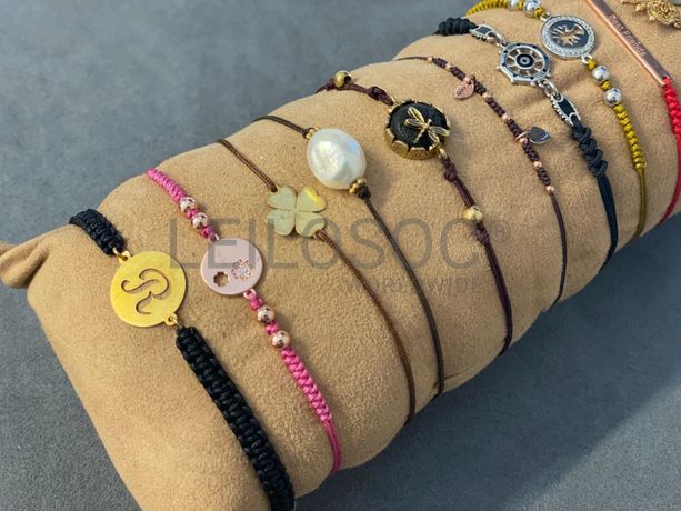 Pulseiras em prata e outros materiais