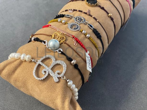 Pulseiras em prata e outros materiais