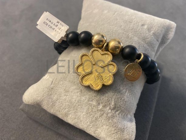 Pulseiras em prata e outros materiais