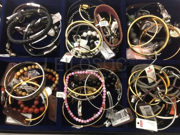 Pulseiras em prata e outros materiais