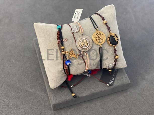 Pulseiras em prata e outros materiais