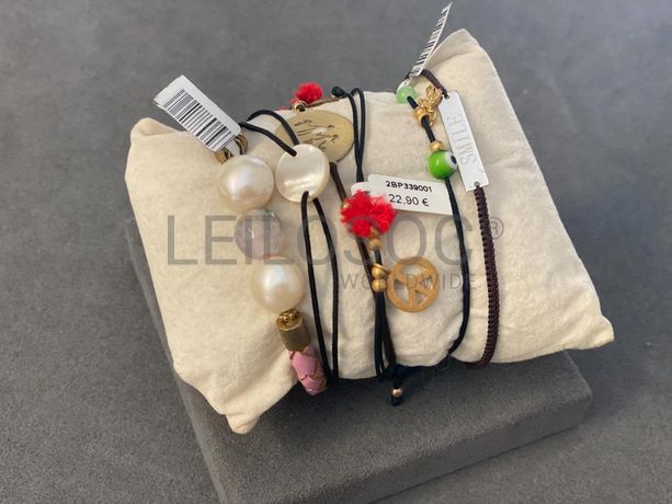 Pulseiras em prata e outros materiais