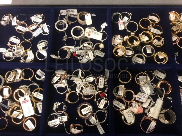 Anéis em prata e outros materiais