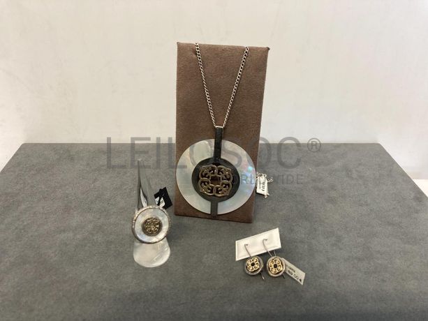 Par de brincos + Anel + Colar