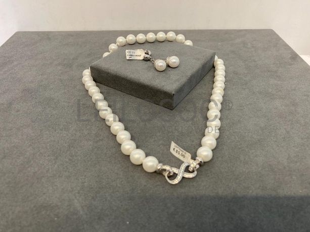 Par de brincos + Colar