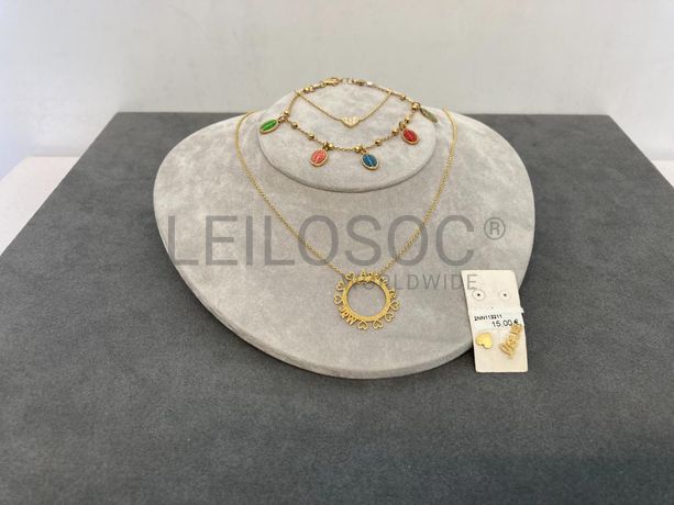 Par de brincos + Pulseiras + Colar