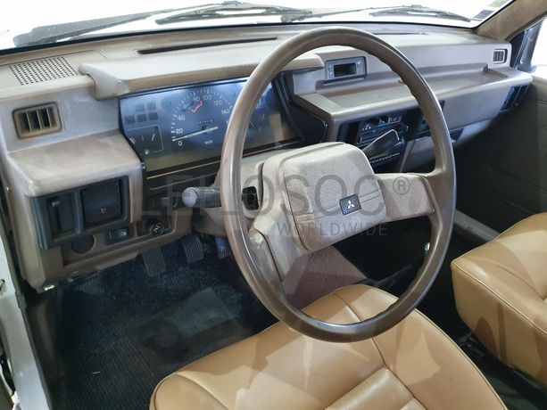 Mitsubishi L200 pick-up 2.5D · Ano 1991
