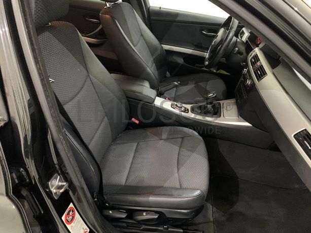 BMW 320D Touring Navigation Sport · Ano 2010