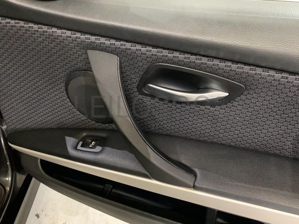 BMW 320D Touring Navigation Sport · Ano 2010