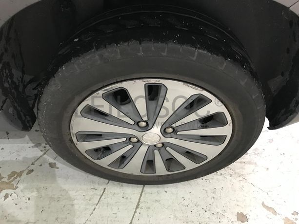 Peugeot 2008 1.6 HDI · Ano 2013