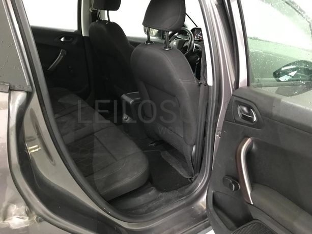 Peugeot 2008 1.6 HDI · Ano 2013