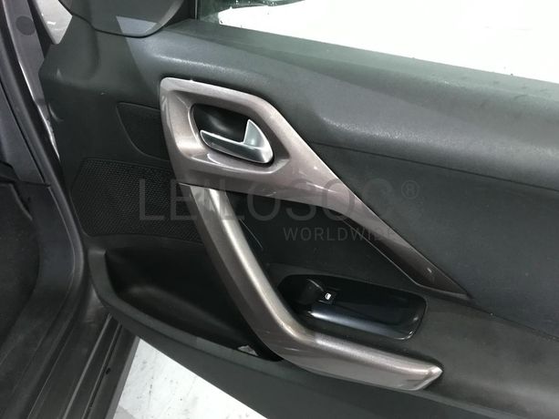 Peugeot 2008 1.6 HDI · Ano 2013