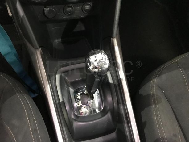 Peugeot 2008 1.6 HDI · Ano 2013