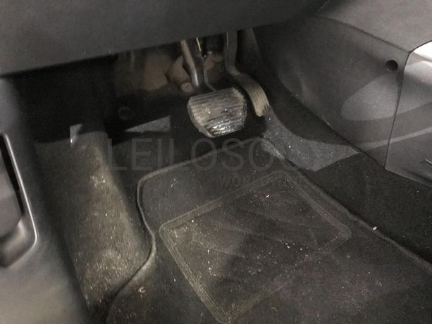 Peugeot 2008 1.6 HDI · Ano 2013