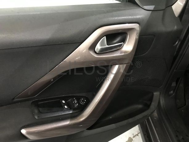 Peugeot 2008 1.6 HDI · Ano 2013