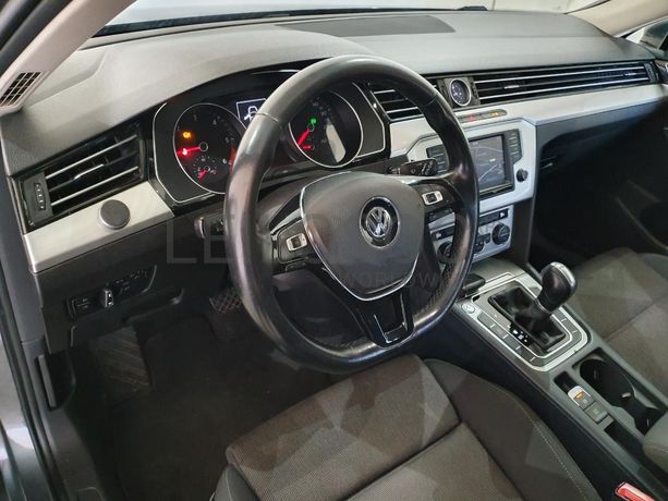 Volkswagen Passat 1.6 TDI · Ano 2015