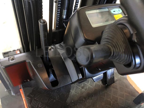 Empilhador Toyota Elétrico 1500 KG