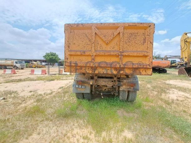 Camião basculante MAN