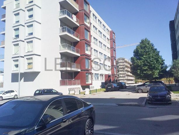 Apartamento T3 c/ Garagem  · Vila Nova de Gaia