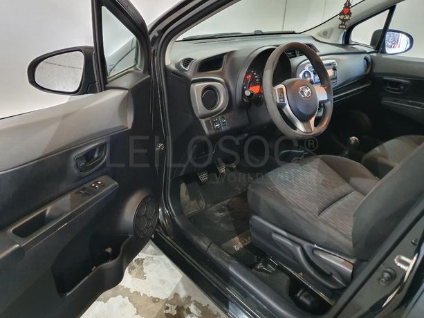 Toyota Yaris 1.0 · Ano 2012