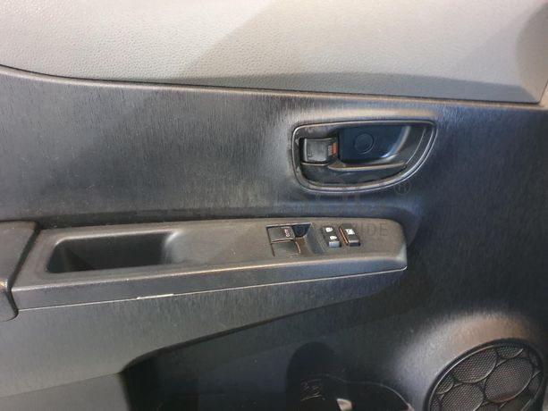 Toyota Yaris 1.0 · Ano 2012