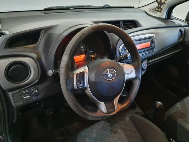 Toyota Yaris 1.0 · Ano 2012