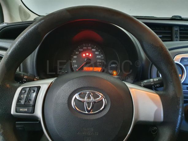 Toyota Yaris 1.0 · Ano 2012