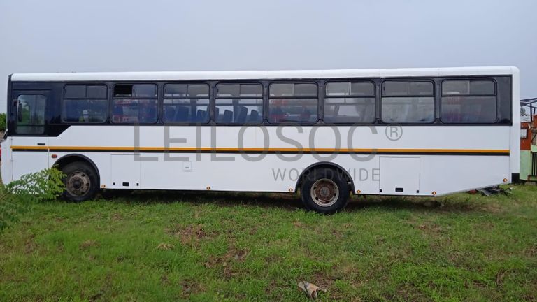 Autocarro Nissan UD90B