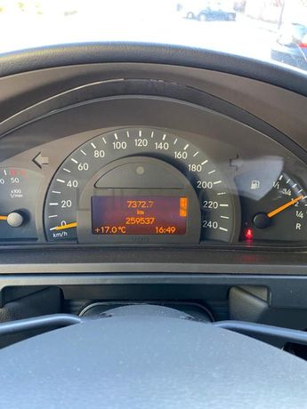 Mercedes-Benz G 270 CDI · Ano 2003