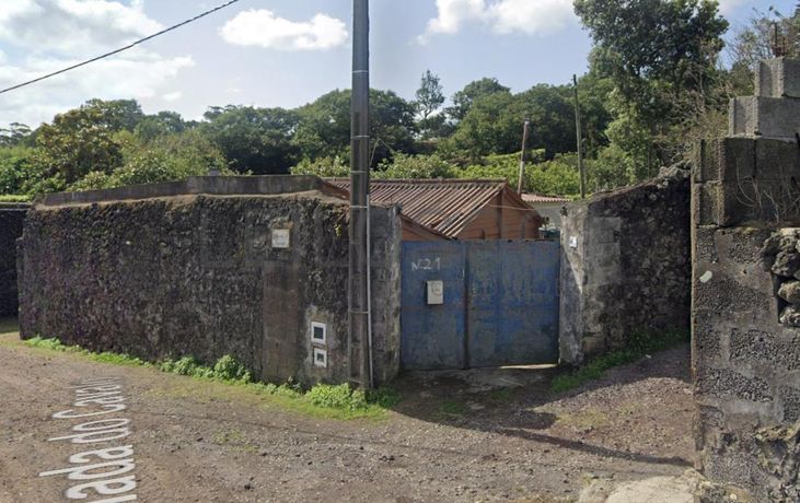 1/2 de Moradia + Terreno · Ponta Delgada, Arquipélago dos Açores