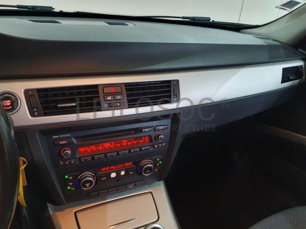 BMW 318 D Touring · Ano 2010