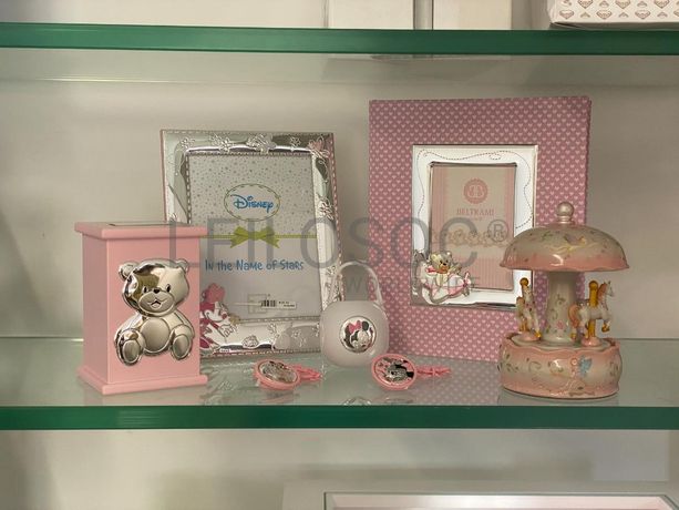 Mealheiro + Moldura de Bebé + Porta-chupetas + Caixa de Música + Álbum de Fotografias