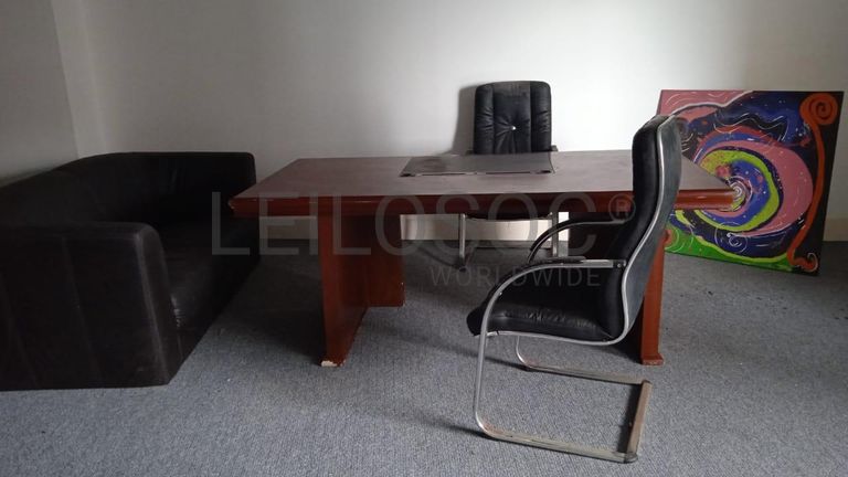 Mobiliário de escritório ·