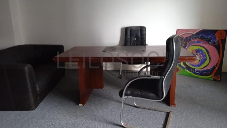 Mobiliário de escritório ·