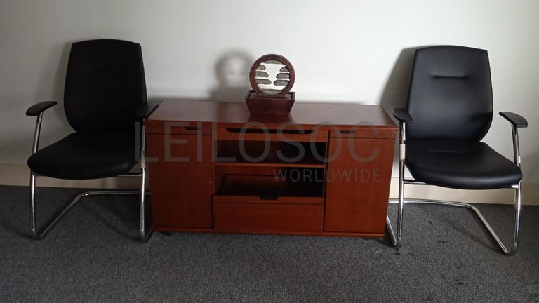 Mobiliário de escritório ·