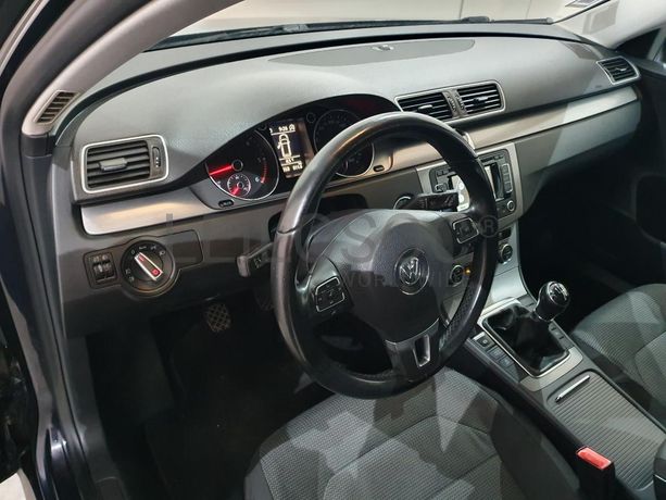 Volkswagen Passat 1.6 TDI · Ano 2012