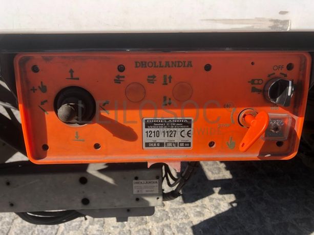 Mitsubishi Canter 7C18 com Plataforma Elevatória · Ano 2012