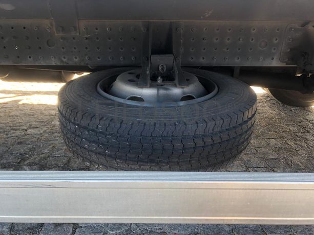 Mitsubishi Canter 7C18 com Plataforma Elevatória · Ano 2012