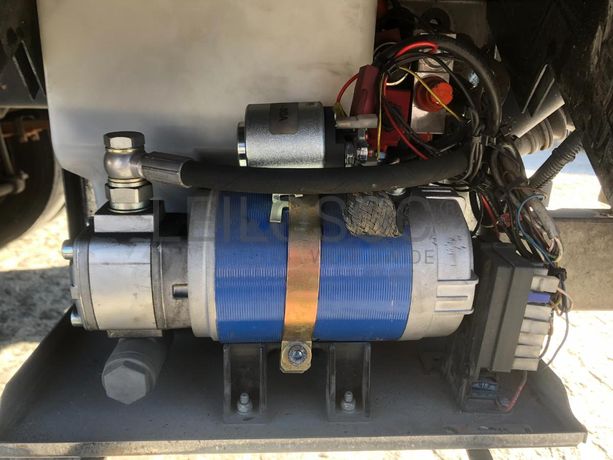 Mitsubishi Canter 7C18 com Plataforma Elevatória · Ano 2012