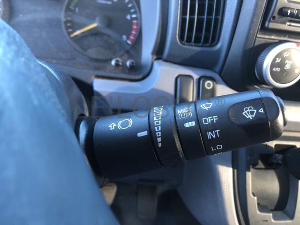 Mitsubishi Canter 7C18 com Plataforma Elevatória · Ano 2012