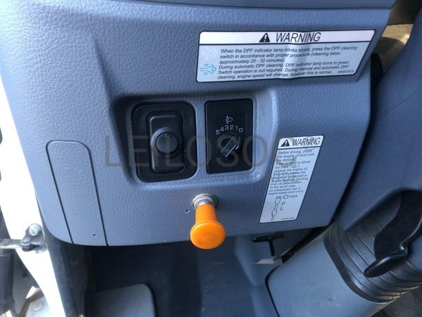 Mitsubishi Canter 7C18 com Plataforma Elevatória · Ano 2012