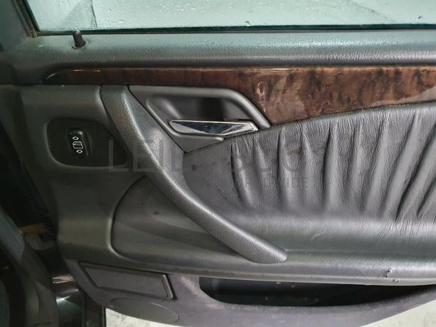 Mercedes-Benz E220 2.2 CDI · Ano 2000